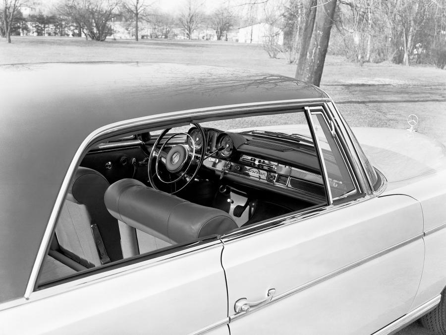  Mercedes-Benz 300 SE Coupe 1962 года  (фото 4 из 13)